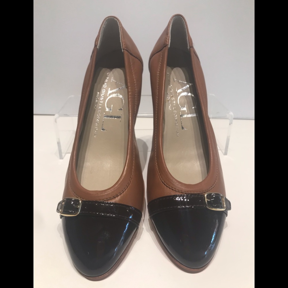 Agl mid wedge camel w/ brown toe and buckle detail